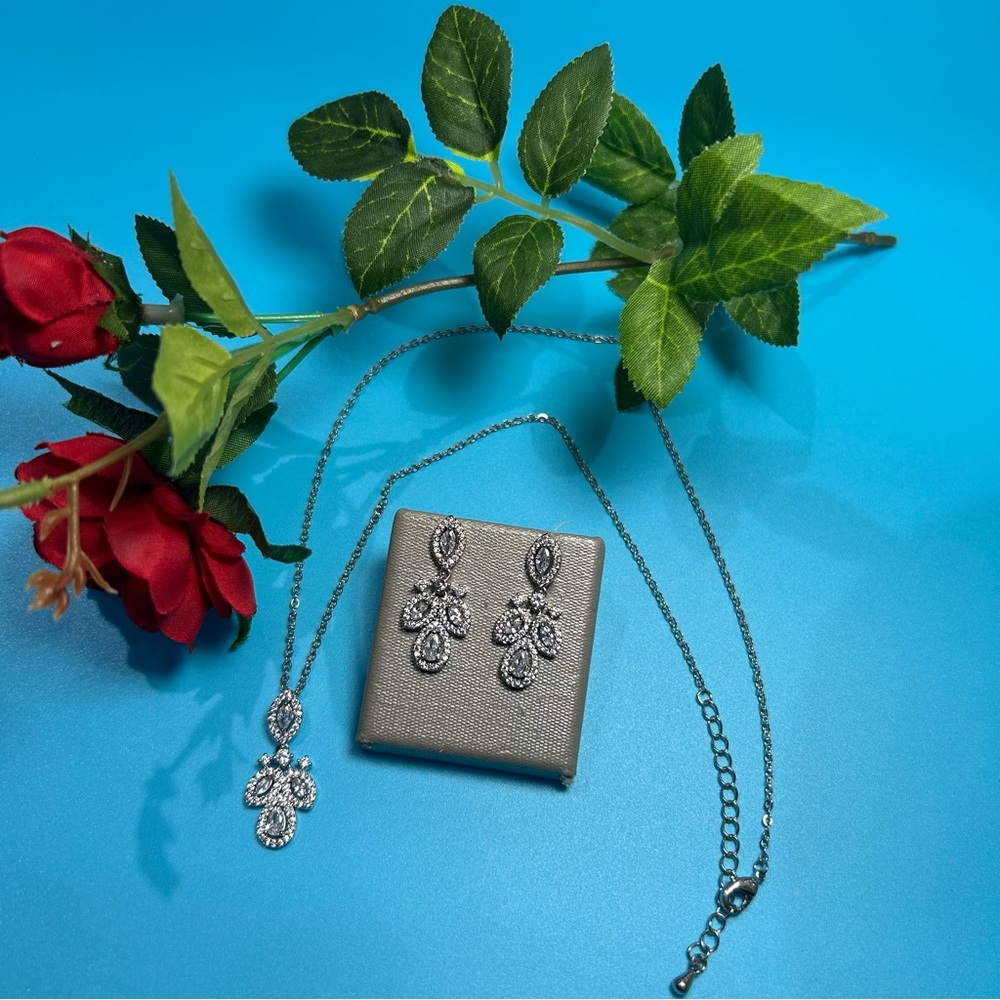 14k Gold Plated Simulated Diamond Necklace and Earrings. Great for any Occasion.